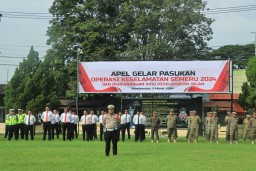 Polres Bondowoso menggelar apel gelar pasukan operasi keselamatan Semeru 2024
