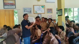 Polres PelabuhanTanjung Perak Terus Lakukan Penyuluhan Bahaya Narkoba di Sekolah
