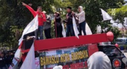 Diduga Oknum Caleg Hanya Gunakan Ijazah SMP, AMI Datangi Kantor KPU Surabaya