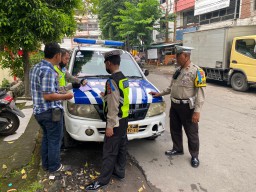Dalam Waktu 3 Hari Lantas Polsek Simokerto Berhasil Tindak 23 Orang Pelanggar Lalu Lintas