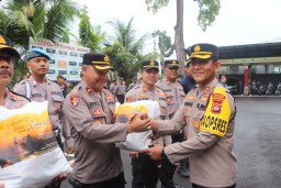 728 Pakat Sembako Dari Kapolda Bali di Berikan Personil Polres Badung