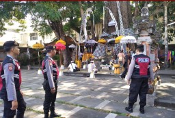 Pengamanan Persembahyangan Hari Raya Kuningan di Bandara Ngurah Rai
