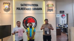Lulusan Sarjana Jual Barang Haram Tak Berkutik Saat Ditangkap Satresnarkoba Polrestabes Surabaya
