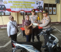 Berhasil Ungkap Curanmor, Polres Probolinggo Kembalikan Motor yang Hilang ke Pemilik