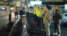 Menjelang Sahur, Polsek Sawahan Gabungan Rayon 2 Melaksanakan Patroli Malam Minggu Antisipasi Tawuran dan Balap Liar