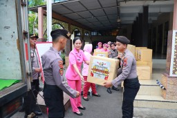 Polres Pelabuhan Tanjung Perak Kirim Bantuan Kemanusiaan Bagi Korban Banjir di Jawa Tengah