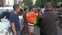 Berkah Ramadhan 1445 H, AMI Bagikan Ta'jil 4 Hari Berturut-turut