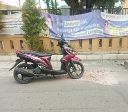 Depan Kantor Kelurahan Bulak Banteng Berlubang Kurang Perhatian dari Dinas Terkait