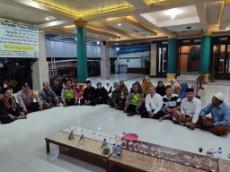 Polsek Kuta Selatan Gelar Patroli Subuh Gabungan dan Berbagi Sahur dengan Masyarakat