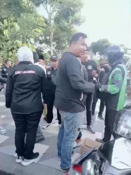 Ramadhan Berkah, 500 Paket Sembako Dari AMI di Bagikan Masyarakat Surabaya