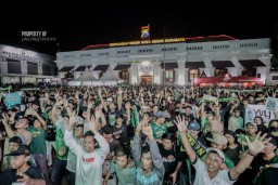 Meriah dan Semaraknya Nobar Persebaya vs Arema FC di Polrestabes Surabaya