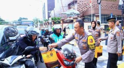 Sebar Kebaikan di Bulan Suci Ramadhan, 4 Jenderal Polri Kompak Bareng Polwan dan Wartawan