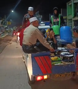 Kepedulian Membangunkan Warga, Kapolsek Tanggulangin Patroli Sahur Keliling