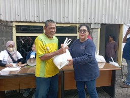Jelang Hari Raya Idul Fitri 1445 H, Segenap Pengurus PPK Kalianak Distribusikan 250 Paket Sembako