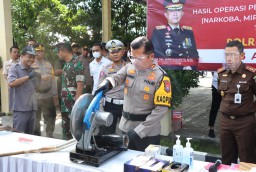 Polres Nganjuk Musnahkan Barang Bukti Hasil Operasi Pekat Semeru 2024
