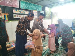 Bulan Suci Penuh Berkah Kapolsek Mengwi Bagikan Takjil Buka Puasa