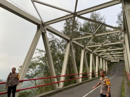 Kapolres Mojokerto Pantau Jalur Ekstrem Mojokerto - Batu di Operasi Ketupat Semeru 2024