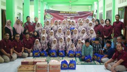 Semarakkan HBP ke-60, Petugas Lapas Porong Bagikan Takjil Kepada Masyarakat