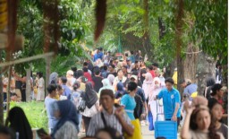 Tempat Wisata Kebun Binatang Surabaya Telah di Padati 15.000 Pengunjung