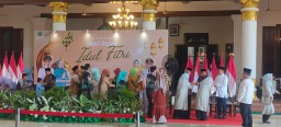 Antusias Warga Sidoarjo Mendatangi Open House Halal Bihalal Bupati Sidoarjo di Pendopo Delta Wibawa