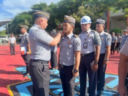Setingkat Lebih Tinggi, Lapas Narkotika Kelas IIA Pamekasan Kanwil Kemenkumham Jatim Menggelar Apel Penyematan Kenaikan Tanda Pangkat