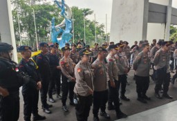 Gabungan Polrestabes Surabaya dan Polda Jatim, Lakukan PAM Pertandingan Sepak Bola Persebaya Melawan Bali United
