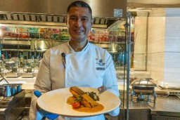 Hotel Ciputra World Surabaya Memperkenalkan Dale Laoh Sebagai Exsekutive Chef yang Baru