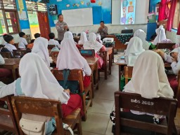 Stop Bullying, Polres Pamekasan Gencar Laksanakan Program Police Goes To School