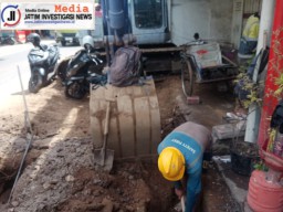 PDAM Surya Sembada Surabaya Cepat Menangani Pipa Bocor Proyek di Jalan Pandegiling