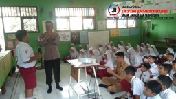 Antisipasi Bullying dan Penyalahgunaan Medsos di Kalangan Pelajar, Anggota Sat Binmas Polresta Sidoarjo Edukasi Pelajar