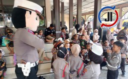 Satlantas Polres Pelabuhan Tanjung Perak Tanamkan Disiplin Lalu Lintas Sejak Usia Dini