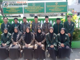 Pelepasan Mahasiswa Universitas Islam Negri Sunan Ampel Foto Bersama KUA Wonocolo Surabaya.