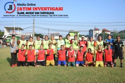Mempererat Persaudaraan dan Jaga Imunitas Plt. Bupati H.Subandi Bersama Kades se-Kecamatan Waru Bermain Sepakbola
