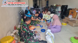 Suasana Hangat Antara Satgas TMMD dan Warga Desa, Memasak Bersama Sebagai Momentum Kebahagiaan