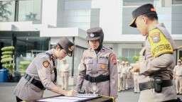 Kapolrestabes Surabaya Memimpin Pelantikan dan Serah Terima Jabatan Pejabat Utama Serta Empat Kapolsek Jajaran