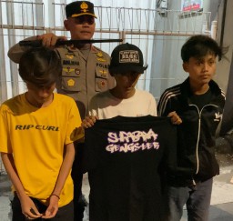 Gelar Operasi Malam, Tiga Remaja Diduga Gengster Berhasil Diamankan Polsek Simokerto