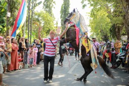 Melalui Festival Jaran Serek, Wabup Sumenep Ajak Seluruh Elemen Lestarikan Seni dan Budaya