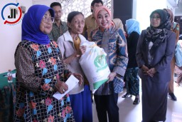 PKM di Kecamatan Waru dan Sedati Menerima Bantuan Pangan Beras