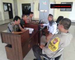 Dalam Jum’at Curhat, Polsek Pakal Bersama Tiga Pilar Kel Sumberrejo Harap Warga Proaktif Jaga Kamtibmas