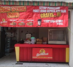 Gren Opening Ayam Geprek di Jalan Raya Simo Rejo