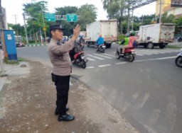 Polsek Tegalsari Laksanakan Pengaturan Kepadatan Arus Lalu Lintas Jam Pulang Aktifitas