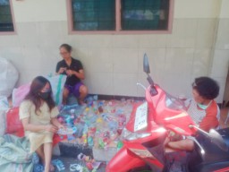 Bank Sampah Bogenvile di Wilayah Kupang Segunting Rw 02 Yang Telah di Serbu 