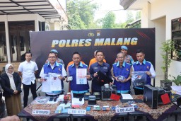 Polisi Amankan Tersangka Pungli Pembuatan Dokumen Kependudukan di Kabupaten Malang