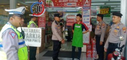 Antisipasi Kejahatan di Pertokoan, Polsek Karangpilang Lakukan Patroli Rutin