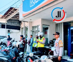 Pawas, Kanit Reskrim Polsek Pakal Lakukan Patroli Kota Presisi di Bank BRI
