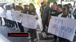 Jurnalis Surabaya Gelar Aksi Menolak RUU Penyiaran Membatasi Keterbukaan Publik