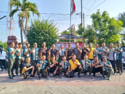 Polres Nganjuk Gelar Olahraga Bersama Dengan TNI Sebagai Upaya Perkuat Sinergisitas Dalam Rangka Memperingati Hari Bhayangkara ke 78