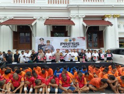 Operasi Sikat Semeru 2024 Polrestabes Surabaya Berhasil Ungkap 405 Kasus Amankan 243 Tersangka