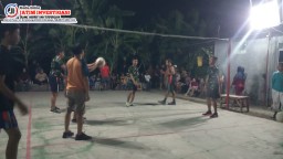 Kebersamaan Satgas TMMD dan Warga Desa Penambangan Terjalin dalam Pertandingan Voli Meriah