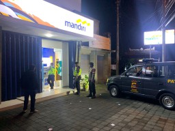 Patroli Biru Polsek Abiansemal Sambangi Bank Mandiri Mekar Bhuwana